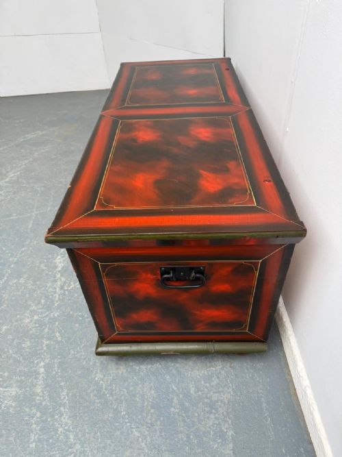A PRETTY FLORAL ANTIQUE PINE HUNGARIAN PAINTED COFFER BOX - ADDITIONAL PHOTO 3