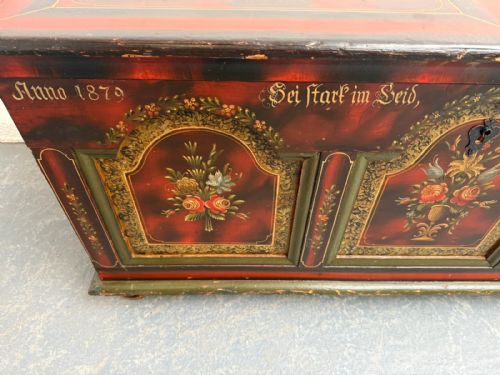 A PRETTY FLORAL ANTIQUE PINE HUNGARIAN PAINTED COFFER BOX - ADDITIONAL PHOTO 5