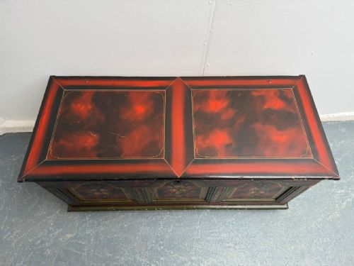 A PRETTY FLORAL ANTIQUE PINE HUNGARIAN PAINTED COFFER BOX - ADDITIONAL PHOTO 6