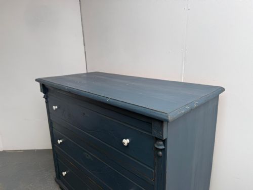 AN ORIGINAL ANTIQUE PINE VICTORIAN PAINTED BLUE CARVED 3 DRAWER CHEST OF DRAWERS - ADDITIONAL PHOTO 5