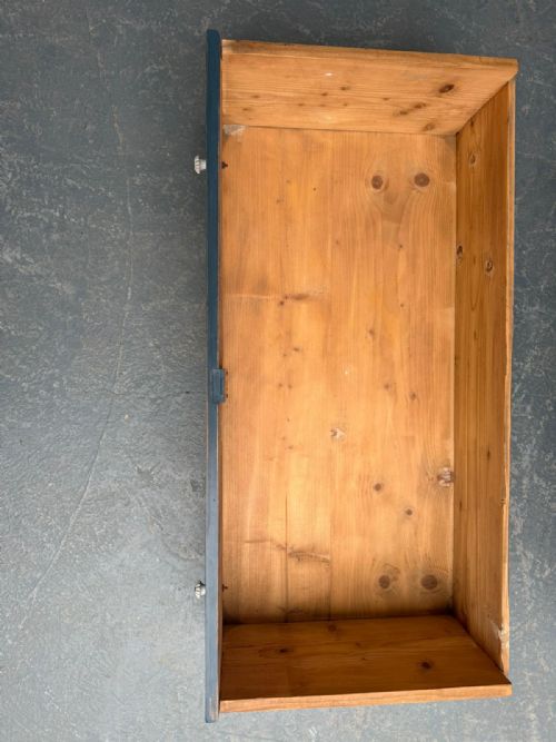 AN ORIGINAL ANTIQUE PINE VICTORIAN PAINTED BLUE CARVED 3 DRAWER CHEST OF DRAWERS - ADDITIONAL PHOTO 12