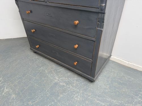 A LOVELY ANTIQUE PINE VICTORIAN PAINTED LIGHT GREY 5 DRAWER CHEST OF DRAWERS - ADDITIONAL PHOTO 9