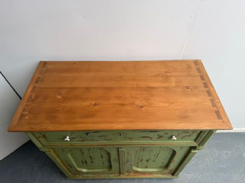 A PRETTY ORIGINALLY PAINTED HUNGARIAN LIGHT GREEN 2 DOOR SHALLOW DRESSER BASE - ADDITIONAL PHOTO 3