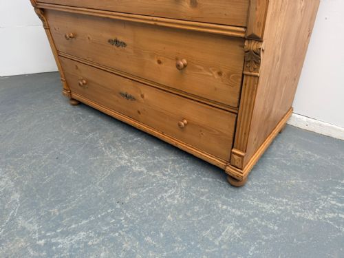 A LOW WIDE ANTIQUE OLD PINE HUNGARIAN VICTORIAN WAXED 3 DRAWER CHEST OF DRAWERS - ADDITIONAL PHOTO 3