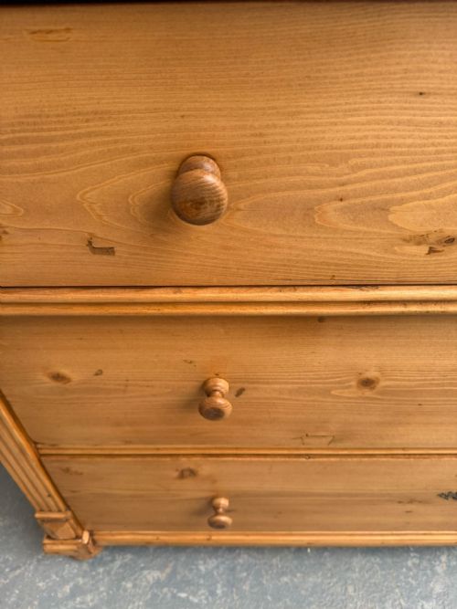 A LOW WIDE ANTIQUE OLD PINE HUNGARIAN VICTORIAN WAXED 3 DRAWER CHEST OF DRAWERS - ADDITIONAL PHOTO 6