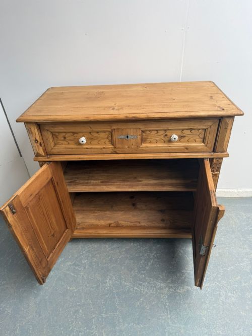 A PRETTY ANTIQUE OLD PINE VICTORIAN WAXED CARVED KITCHEN DRESSER BASE - ADDITIONAL PHOTO 9