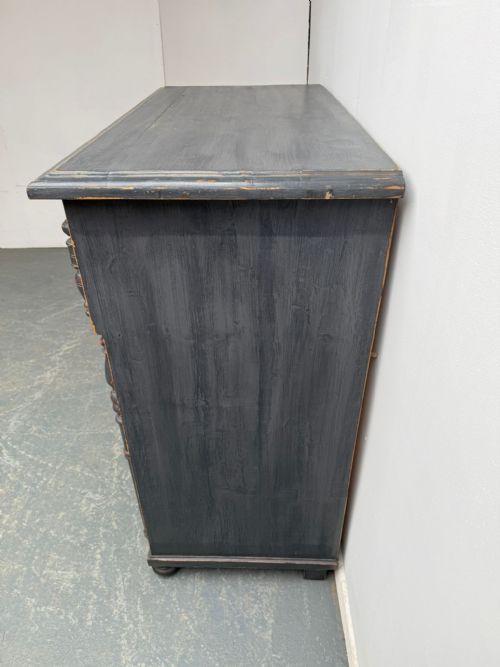 A HUGE ANTIQUE PINE VICTORIAN PAINTED LIGHT GREY 5 DRAWER CHEST OF DRAWERS - ADDITIONAL PHOTO 8