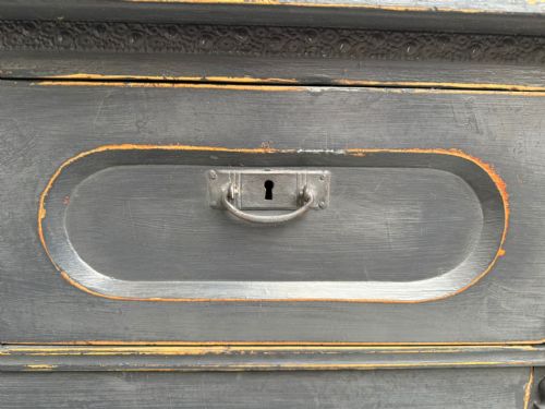 A HUGE ANTIQUE PINE VICTORIAN PAINTED LIGHT GREY 5 DRAWER CHEST OF DRAWERS - ADDITIONAL PHOTO 6