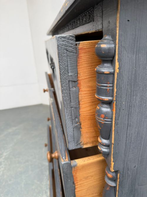 A HUGE ANTIQUE PINE VICTORIAN PAINTED LIGHT GREY 5 DRAWER CHEST OF DRAWERS - ADDITIONAL PHOTO 7