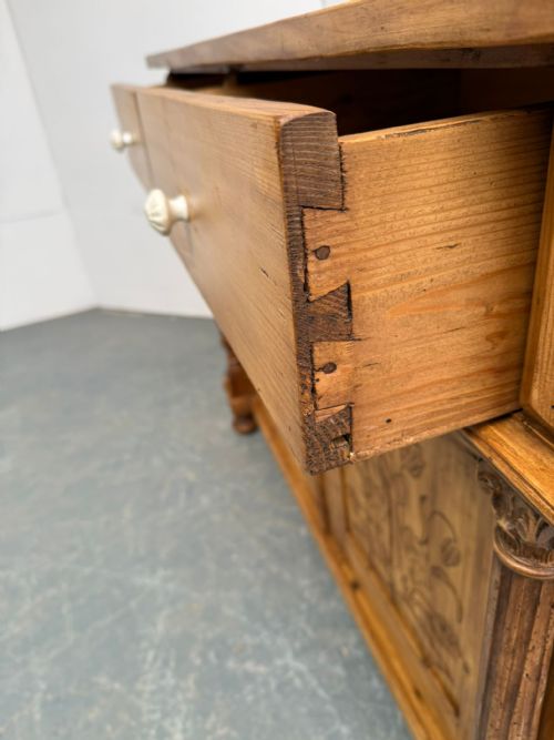 A BEAUTIFULLY CARVED GENUINE HUNGARIAN FLORAL VICTORIAN KITCHEN DRESSER BASE - ADDITIONAL PHOTO 5