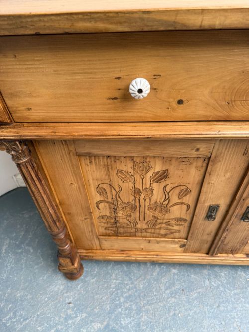 A BEAUTIFULLY CARVED GENUINE HUNGARIAN FLORAL VICTORIAN KITCHEN DRESSER BASE - ADDITIONAL PHOTO 6
