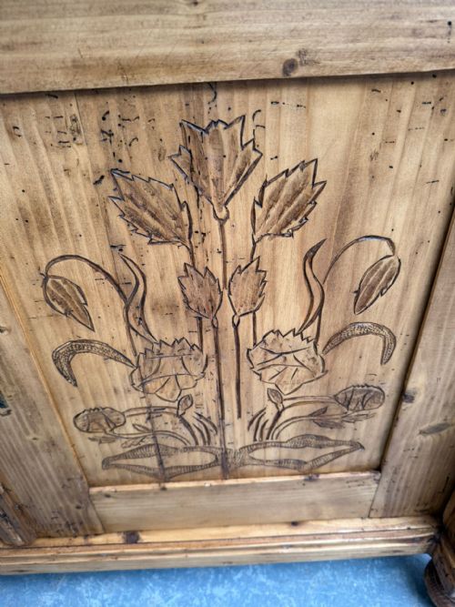 A BEAUTIFULLY CARVED GENUINE HUNGARIAN FLORAL VICTORIAN KITCHEN DRESSER BASE - ADDITIONAL PHOTO 9
