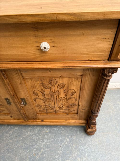 A BEAUTIFULLY CARVED GENUINE HUNGARIAN FLORAL VICTORIAN KITCHEN DRESSER BASE - ADDITIONAL PHOTO 10