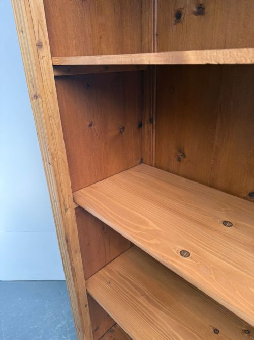 A SUPERBLY WAXED ANTIQUE OLD PINE ORIGINAL ADJUSTABLE SHELF BOOKSHELF - ADDITIONAL PHOTO 7