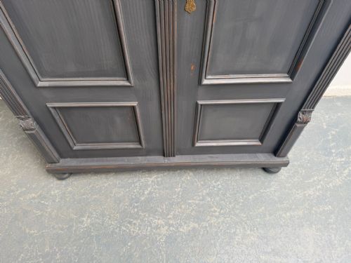 AN AMAZINGLY PAINTED LIGHT MID GREY 2 DOOR ORIGINAL HUNGARIAN STORAGE CUPBOARD - ADDITIONAL PHOTO 7