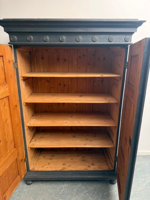 AN AMAZINGLY PAINTED LIGHT MID GREY 2 DOOR ORIGINAL HUNGARIAN STORAGE CUPBOARD - ADDITIONAL PHOTO 9
