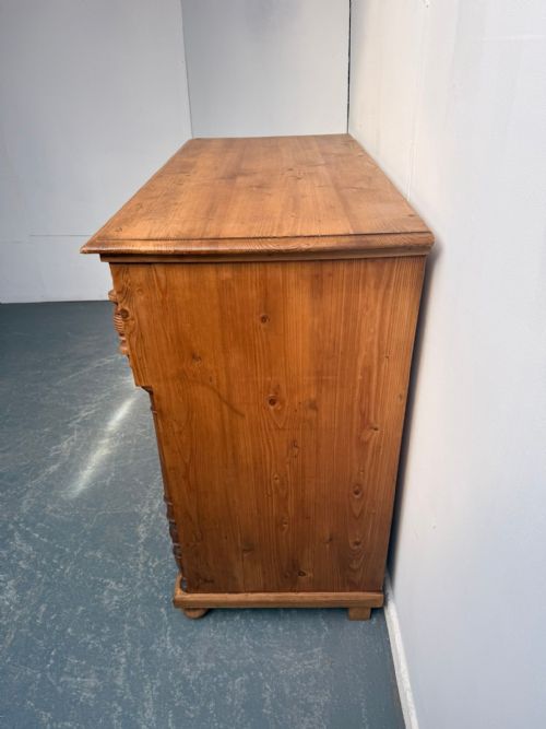 AN AMAZINGLY WAXED HUGE ANTIQUE VICTORIAN HUNGARIAN 4 DRAWER CHEST OF DRAWERS - ADDITIONAL PHOTO 1