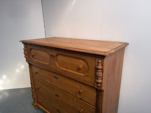 AN AMAZINGLY WAXED HUGE ANTIQUE VICTORIAN HUNGARIAN 4 DRAWER CHEST OF DRAWERS - ADDITIONAL PHOTO 4