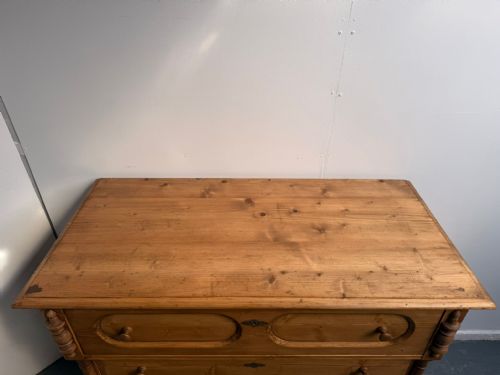 AN AMAZINGLY WAXED HUGE ANTIQUE VICTORIAN HUNGARIAN 4 DRAWER CHEST OF DRAWERS - ADDITIONAL PHOTO 8
