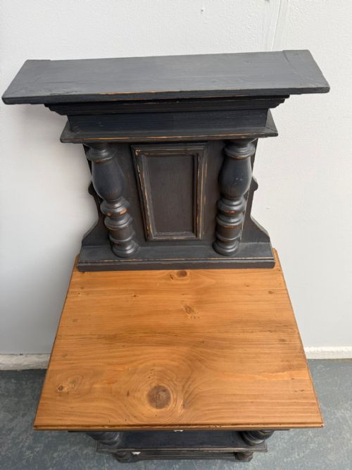 A LOVELY ANTIQUE OLD PINE PAINTED LIGHT GREY VICTORIAN COLUMNED BEDSIDE CABINET - ADDITIONAL PHOTO 6