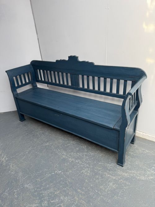 A LOVELY PAINTED BLUE ORIGINAL VICTORIAN PINE HUNGARIAN 3SEATER BOX SETTLE