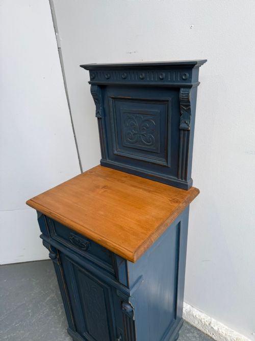 A SUPERB ANTIQUE OLD PINE PAINTED CARVED BLUE VICTORIAN BEDSIDE CABINET - ADDITIONAL PHOTO 1