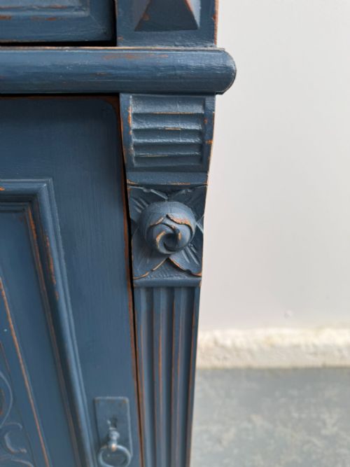 A SUPERB ANTIQUE OLD PINE PAINTED CARVED BLUE VICTORIAN BEDSIDE CABINET - ADDITIONAL PHOTO 8
