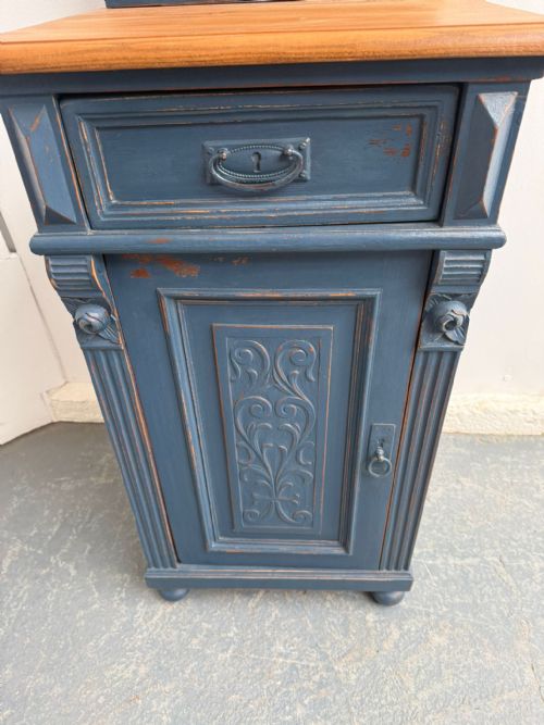 A SUPERB ANTIQUE OLD PINE PAINTED CARVED BLUE VICTORIAN BEDSIDE CABINET - ADDITIONAL PHOTO 9