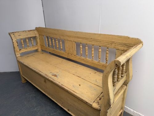 AN ORIGINAL PAINTED CREAM VICTORIAN PINE HUNGARIAN 3 SEATER BOX SETTLE - ADDITIONAL PHOTO 1