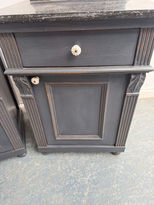 A LOVELY PAIR OF ORIGINAL HUNGARIAN ANTIQUE OAK PINE MARBLE BEDSIDE CABINETS - ADDITIONAL PHOTO 6