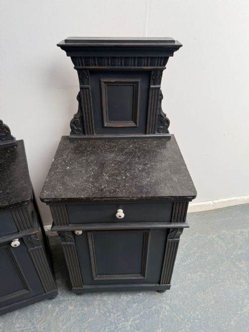 A LOVELY PAIR OF ORIGINAL HUNGARIAN ANTIQUE OAK PINE MARBLE BEDSIDE CABINETS - ADDITIONAL PHOTO 7