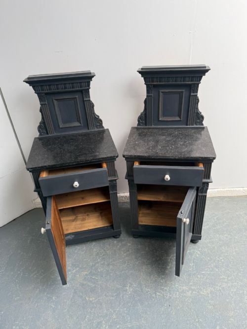 A LOVELY PAIR OF ORIGINAL HUNGARIAN ANTIQUE OAK PINE MARBLE BEDSIDE CABINETS - ADDITIONAL PHOTO 9