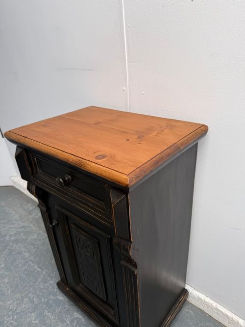 A BEAUTIFULLY PAINTED BLACK PINE OAK CARVED VICTORIAN BEDSIDE CABINET - ADDITIONAL PHOTO 1