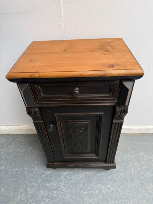 A BEAUTIFULLY PAINTED BLACK PINE OAK CARVED VICTORIAN BEDSIDE CABINET - ADDITIONAL PHOTO 2