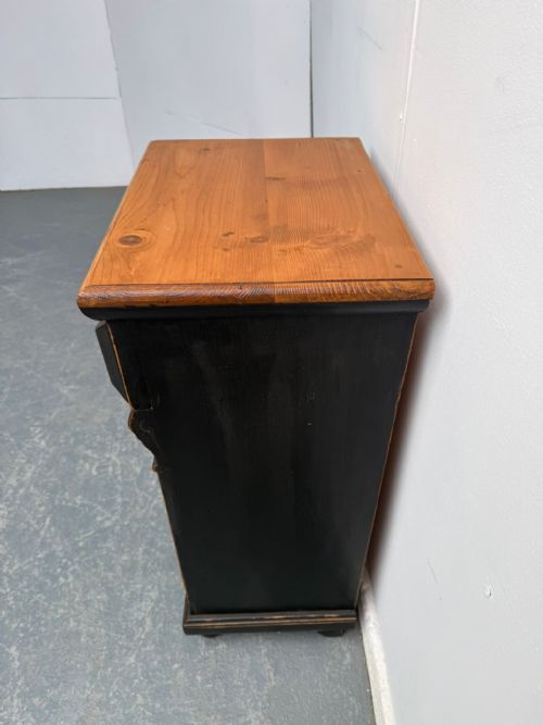 A BEAUTIFULLY PAINTED BLACK PINE OAK CARVED VICTORIAN BEDSIDE CABINET - ADDITIONAL PHOTO 4