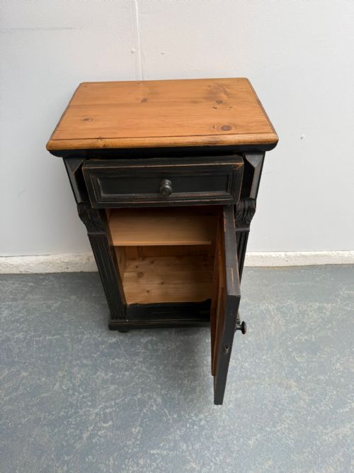 A BEAUTIFULLY PAINTED BLACK PINE OAK CARVED VICTORIAN BEDSIDE CABINET - ADDITIONAL PHOTO 6