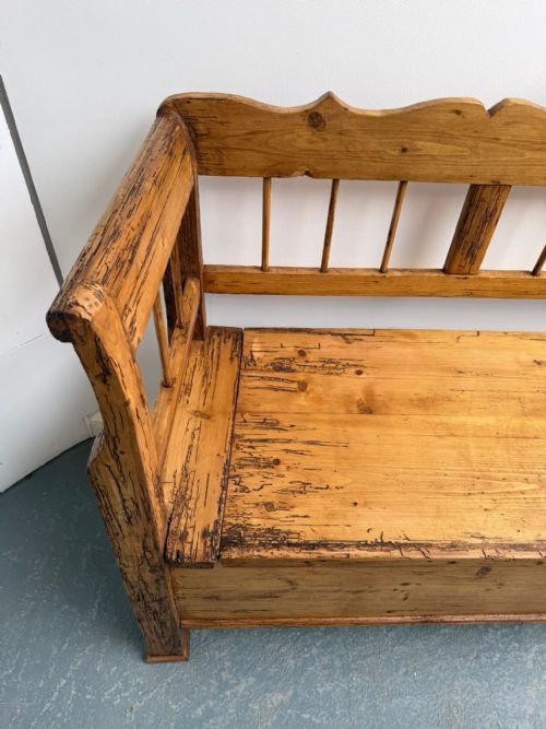 A GENUINE HUNGARIAN ANTIQUE OLD PINE WAXED GEORGIAN 3 SEATER BOX SETTLE - ADDITIONAL PHOTO 1