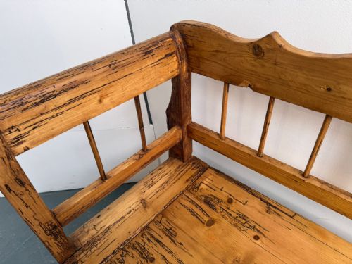 A GENUINE HUNGARIAN ANTIQUE OLD PINE WAXED GEORGIAN 3 SEATER BOX SETTLE - ADDITIONAL PHOTO 3