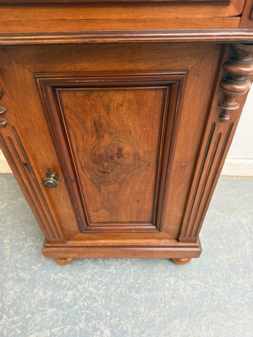 A GENUINE HUNGARIAN WALNUT MARBLE VICTORIAN BEDSIDE CABINET - ADDITIONAL PHOTO 5