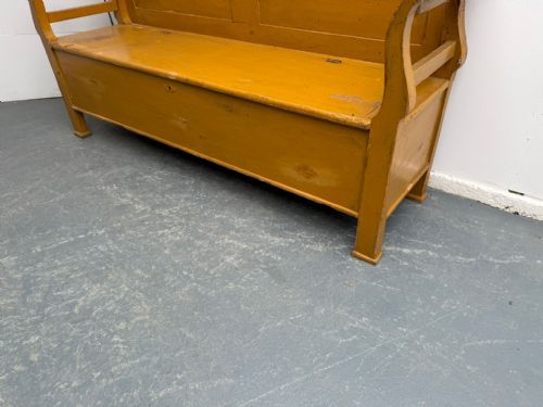 A LOVELY ORIGINALLY PAINTED HUNGARIAN ANTIQUE OLD PINE 3 SEATER VICTORIAN BENCH - ADDITIONAL PHOTO 4