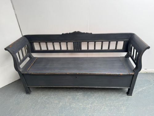 A QUALITY PAINTED GREY EARLY VICTORIAN ORIGINAL HUNGARIAN 3 SEATER BENCH - ADDITIONAL PHOTO 2