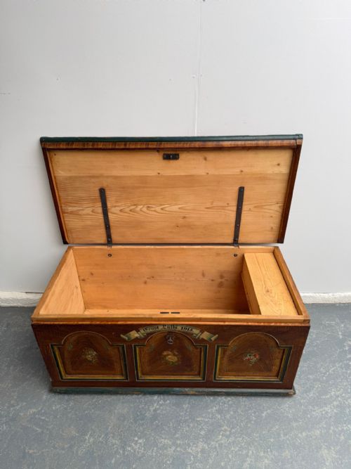 AN ORIGINALLY PAINTED ANTIQUE OLD PINE GENUINE HUNGARIAN ARTS CRAFTS BOX - ADDITIONAL PHOTO 4