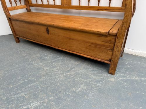 A LOVELY ORIGINAL HUNGARIAN ANTIQUE OLD PINE WAXED SPINDLED 23 SEATER BENCH - ADDITIONAL PHOTO 2