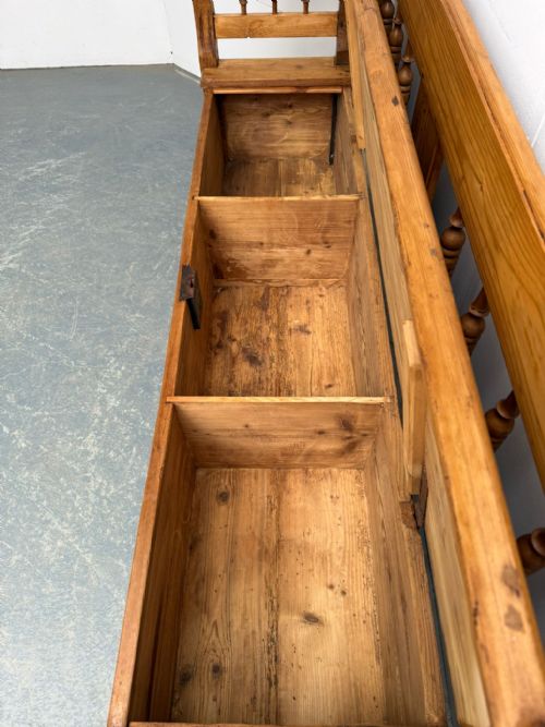 A LOVELY ORIGINAL HUNGARIAN ANTIQUE OLD PINE WAXED SPINDLED 23 SEATER BENCH - ADDITIONAL PHOTO 5