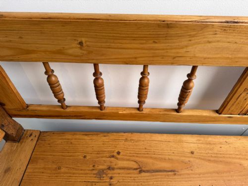 A LOVELY ORIGINAL HUNGARIAN ANTIQUE OLD PINE WAXED SPINDLED 23 SEATER BENCH - ADDITIONAL PHOTO 8