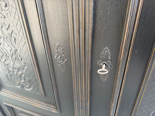 A GENUINE HUNGARIAN 1 PIECE PAINTED BLACK PINE OAK HALL WARDROBE - ADDITIONAL PHOTO 3