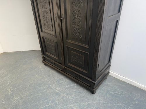 A BEAUTIFUL HUNGARIAN 1 PIECE PAINTED BLACK PINE OAK HALL WARDROBE - ADDITIONAL PHOTO 2