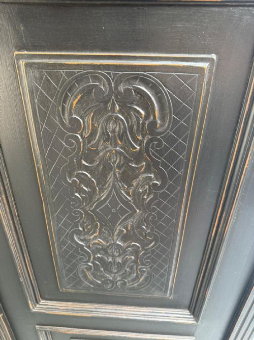 A BEAUTIFUL HUNGARIAN 1 PIECE PAINTED BLACK PINE OAK HALL WARDROBE - ADDITIONAL PHOTO 5