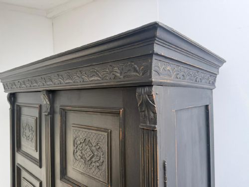 A BEAUTIFUL HUNGARIAN 1 PIECE PAINTED BLACK PINE OAK HALL WARDROBE - ADDITIONAL PHOTO 6