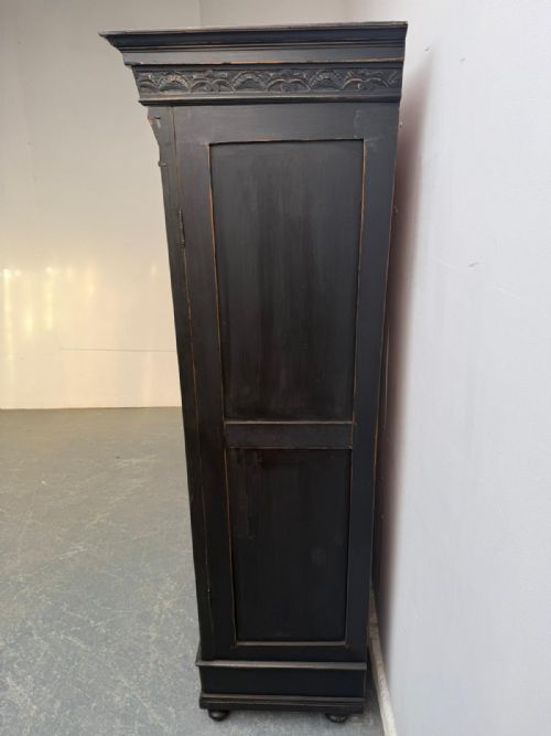 A BEAUTIFUL HUNGARIAN 1 PIECE PAINTED BLACK PINE OAK HALL WARDROBE - ADDITIONAL PHOTO 9